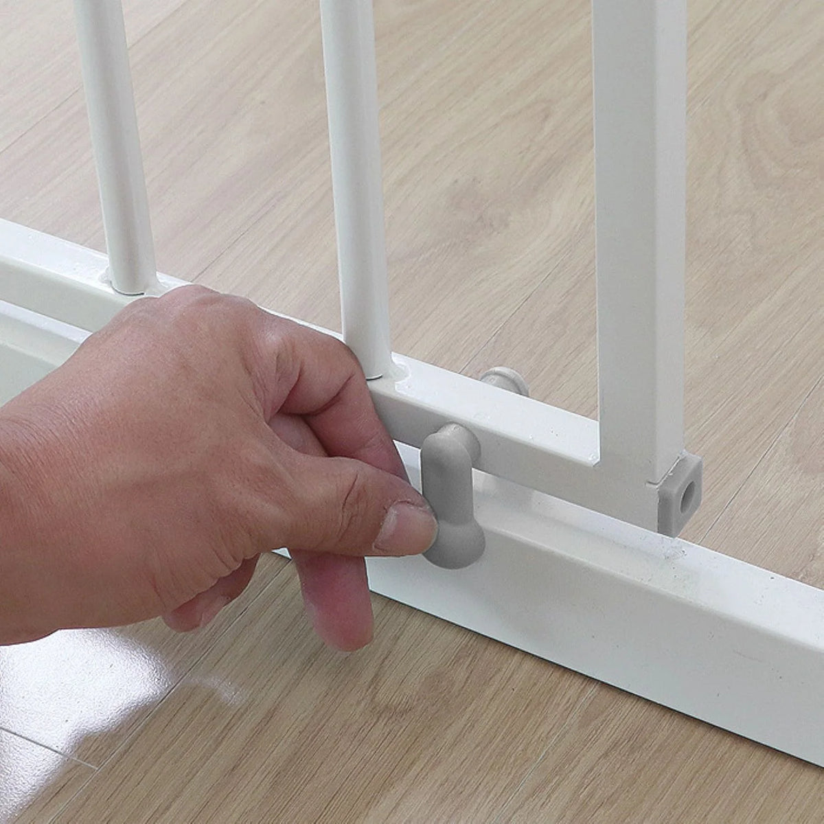 Reja de Seguridad para Bebés con Doble Seguro Ajustable de 75 a 82 cm | Bebesit