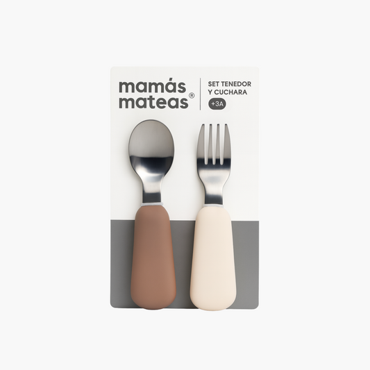 Set de Cuchara y Tenedor de Acero con Mango de Silicona - Lino | Mamás Mateas