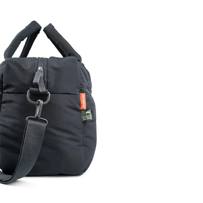Bolso Maternal Acolchado con Mudador Portátil - Negro | Done by deer
