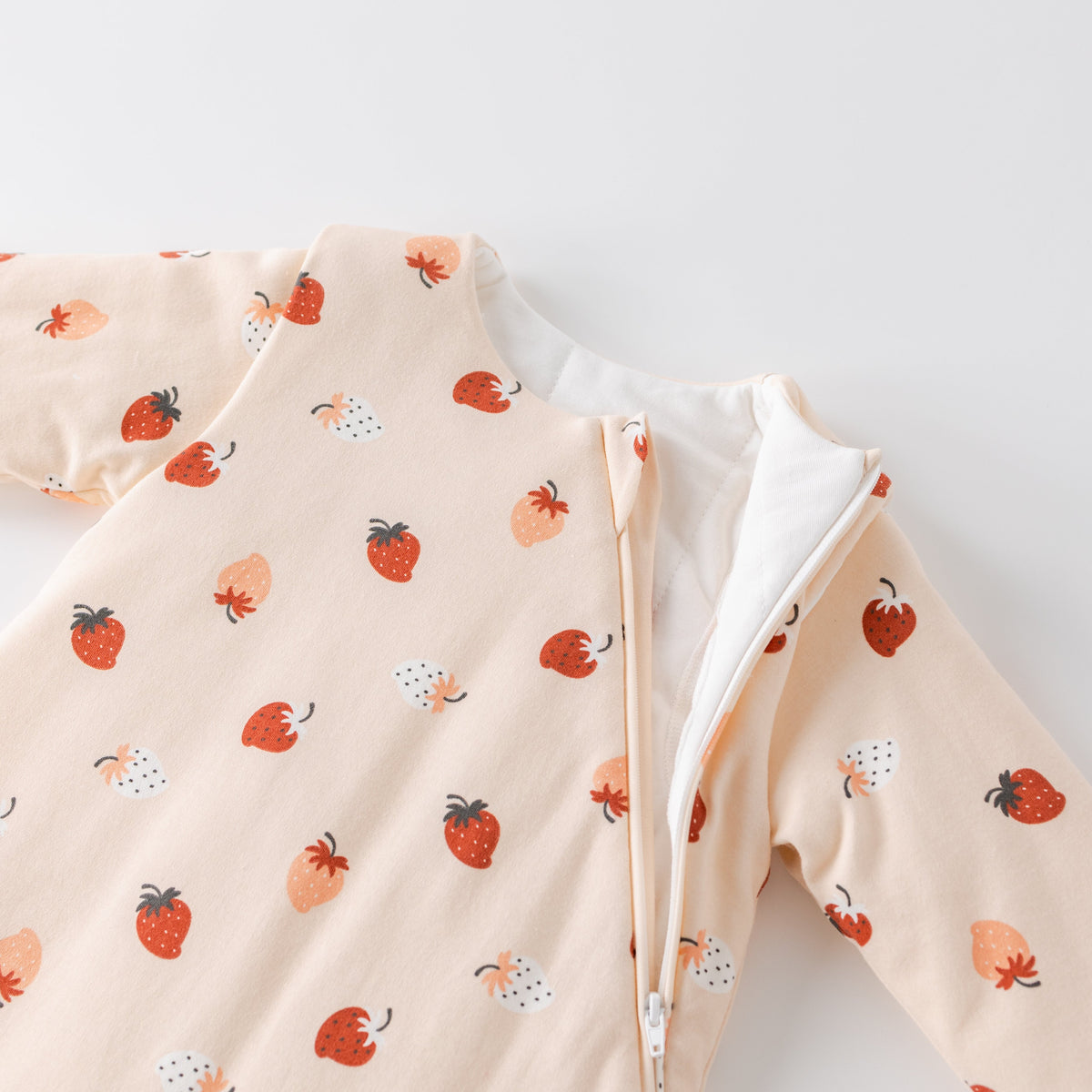 Saco de Dormir Forma Gota - Frutillas - TOG 2.5 | Mamás Mateas