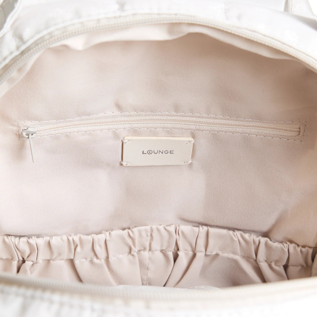 Mochila Maternal Quilt - Beige con Flores Blancas | Lounge