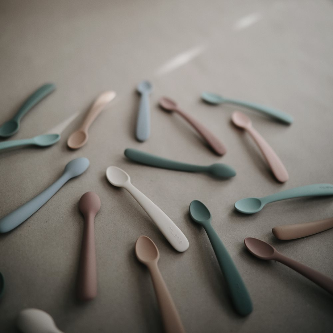 Pack 2 Cucharas de Silicona - Cambridge Blue/Shifting Sand | Mushie