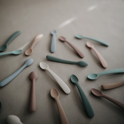 Pack 2 Cucharas de Silicona - Cambridge Blue/Shifting Sand | Mushie