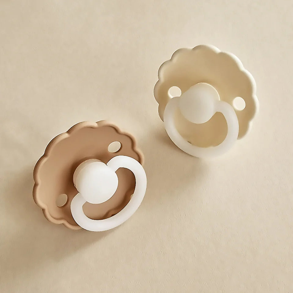 Pack de 2 Chupetes de Latex - Daisy - Night - Cream / Croissant | FRIGG