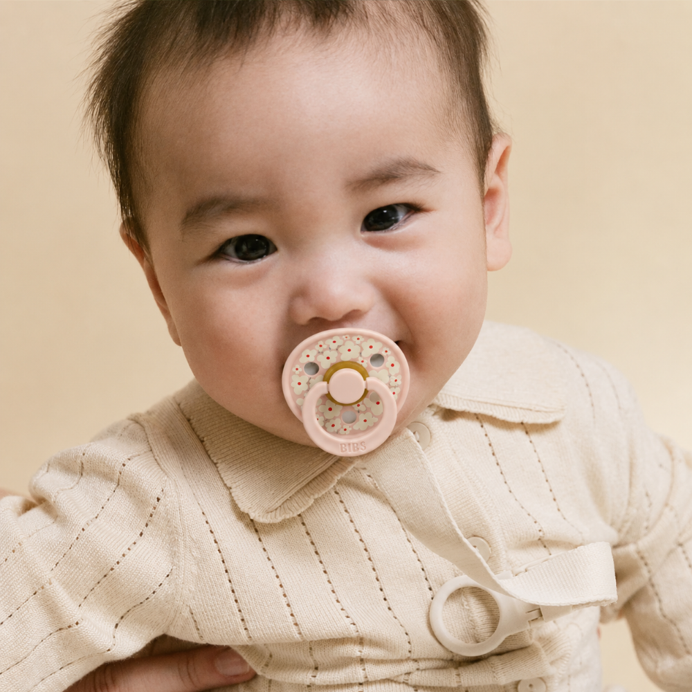 Set de Regalo Chupete Colour y Portachupetes Loop - Blush | BIBS