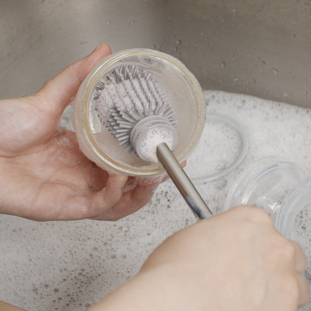 Cepillo de Silicona para Limpieza de Mamaderas - Gris | haakaa