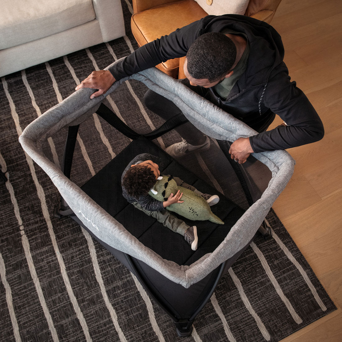 Cuna de Viaje Sena™ Aire - Charcoal | Nuna