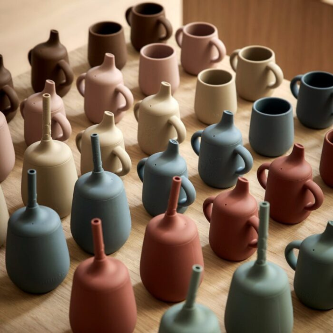 Vaso de Silicona con Bombilla Adita - Rosa Madera | Nuuroo