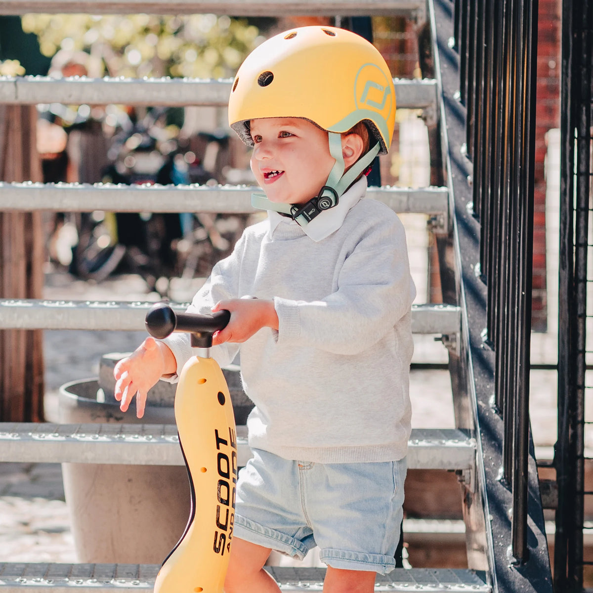 Casco Ajustable - Lemon | Scoot and Ride