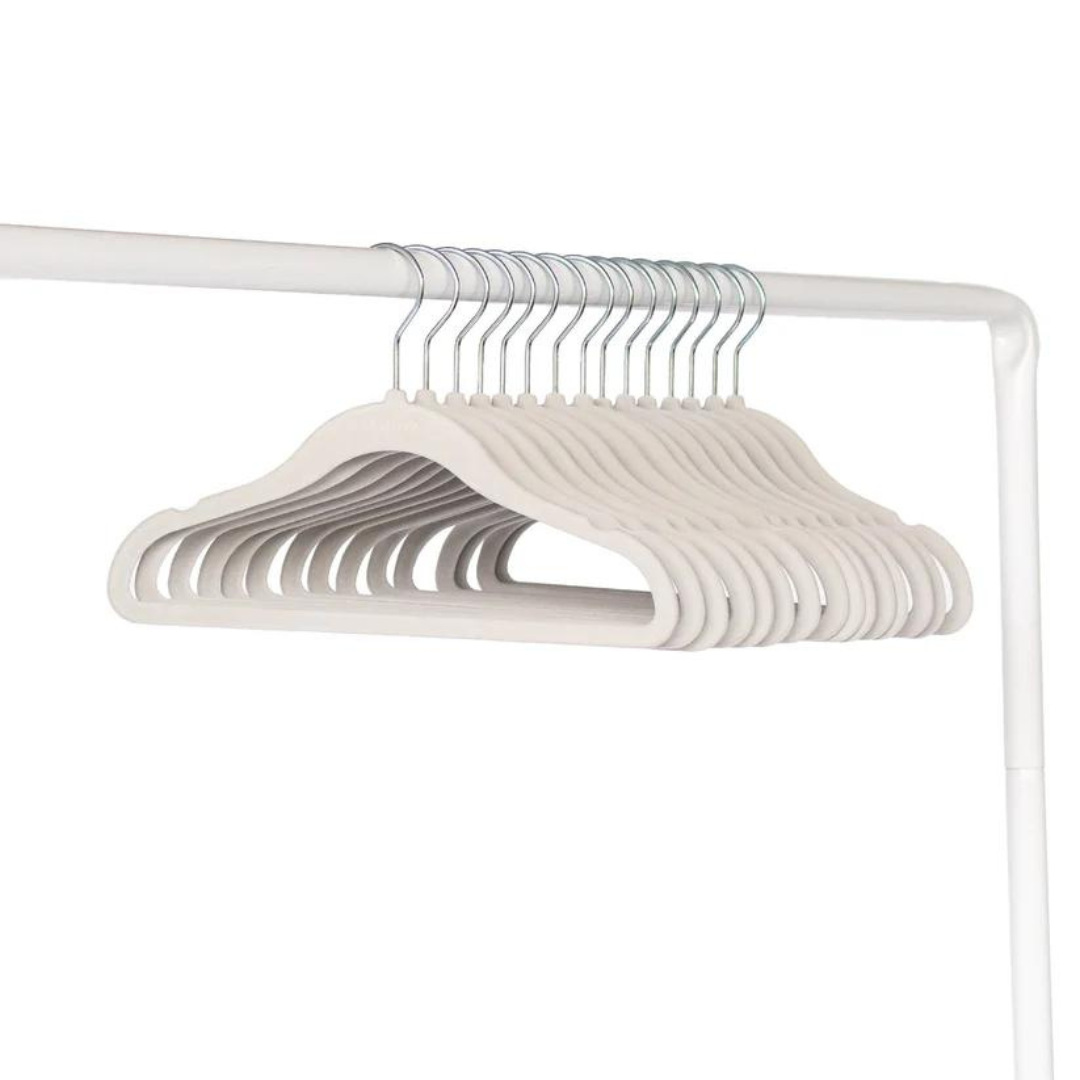 Set de 30 Colgadores de Terciopelo Antideslizantes para Ropa de Bebés y Niños - Gris | 3 Sprouts