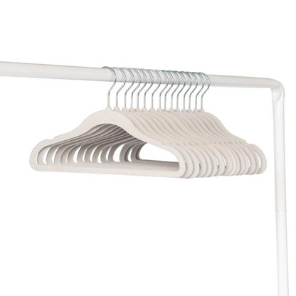 Set de 30 Colgadores de Terciopelo Antideslizantes para Ropa de Bebés y Niños - Gris | 3 Sprouts
