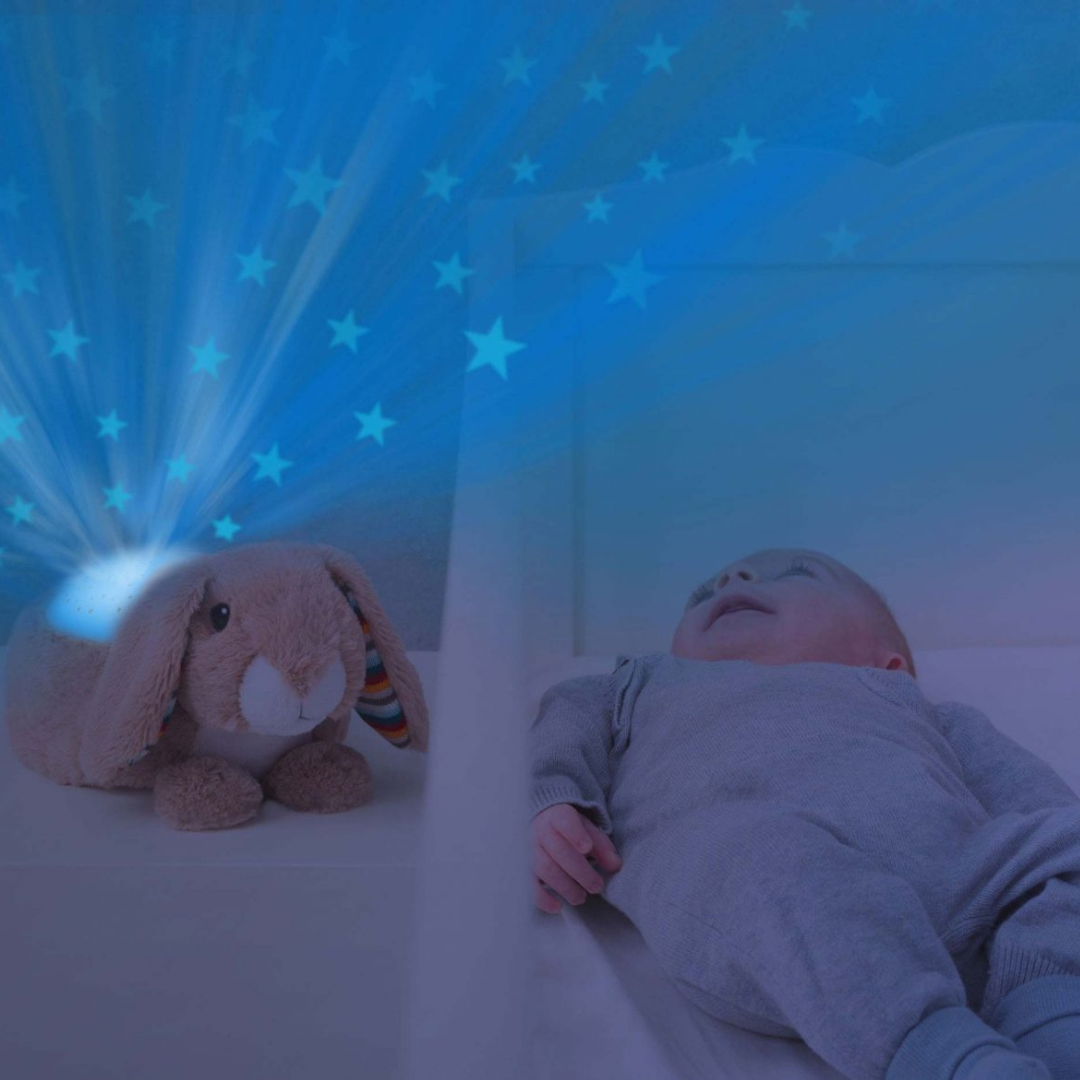 Peluche con Proyector de Estrellas y Melodías Relajantes - Ruby the Rabbit | Zazu