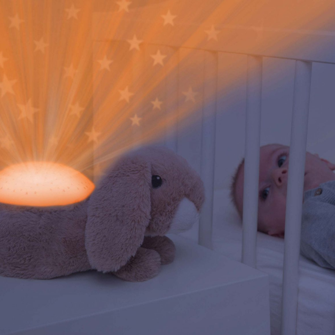Peluche con Proyector de Estrellas y Melodías Relajantes - Ruby the Rabbit | Zazu