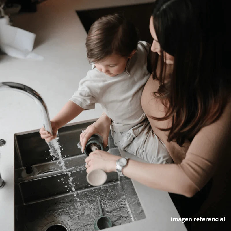 Cepillo de Limpieza Silicona para Mamaderas de Bebé | Mushie