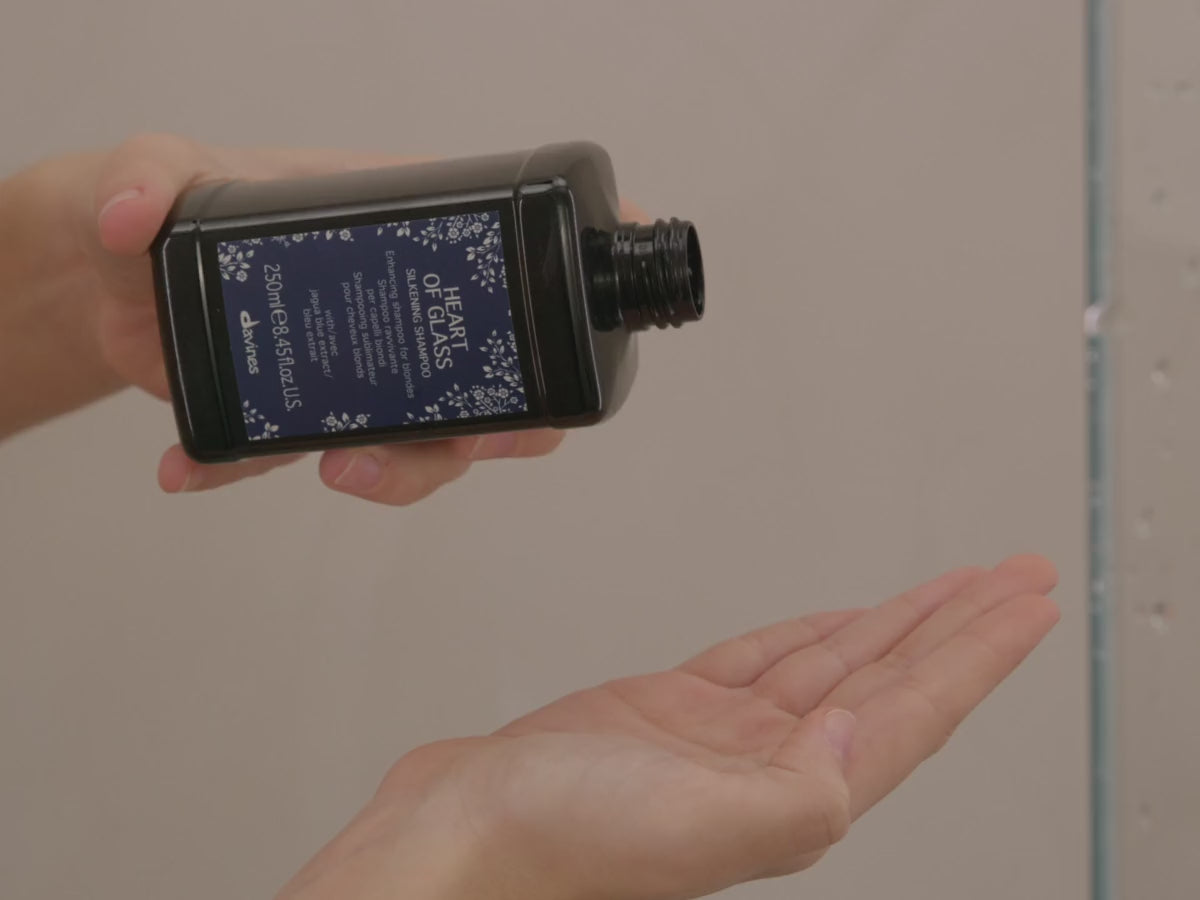 Load video: DAVINES Heart of Glass Silkening Chelating Shampoo