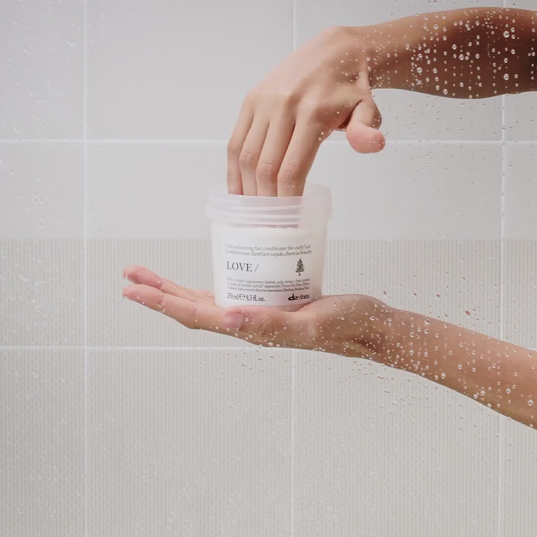 Load video: DAVINES LOVE CURL Conditioner