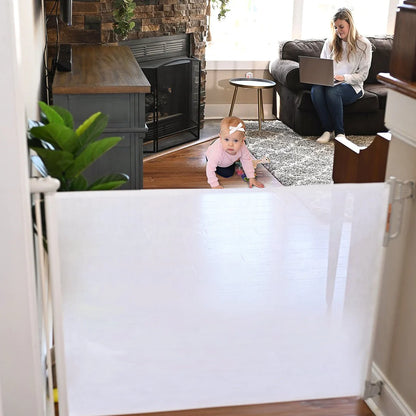 Puerta Retráctil de Seguridad para Bebés - Blanco | MomCozy